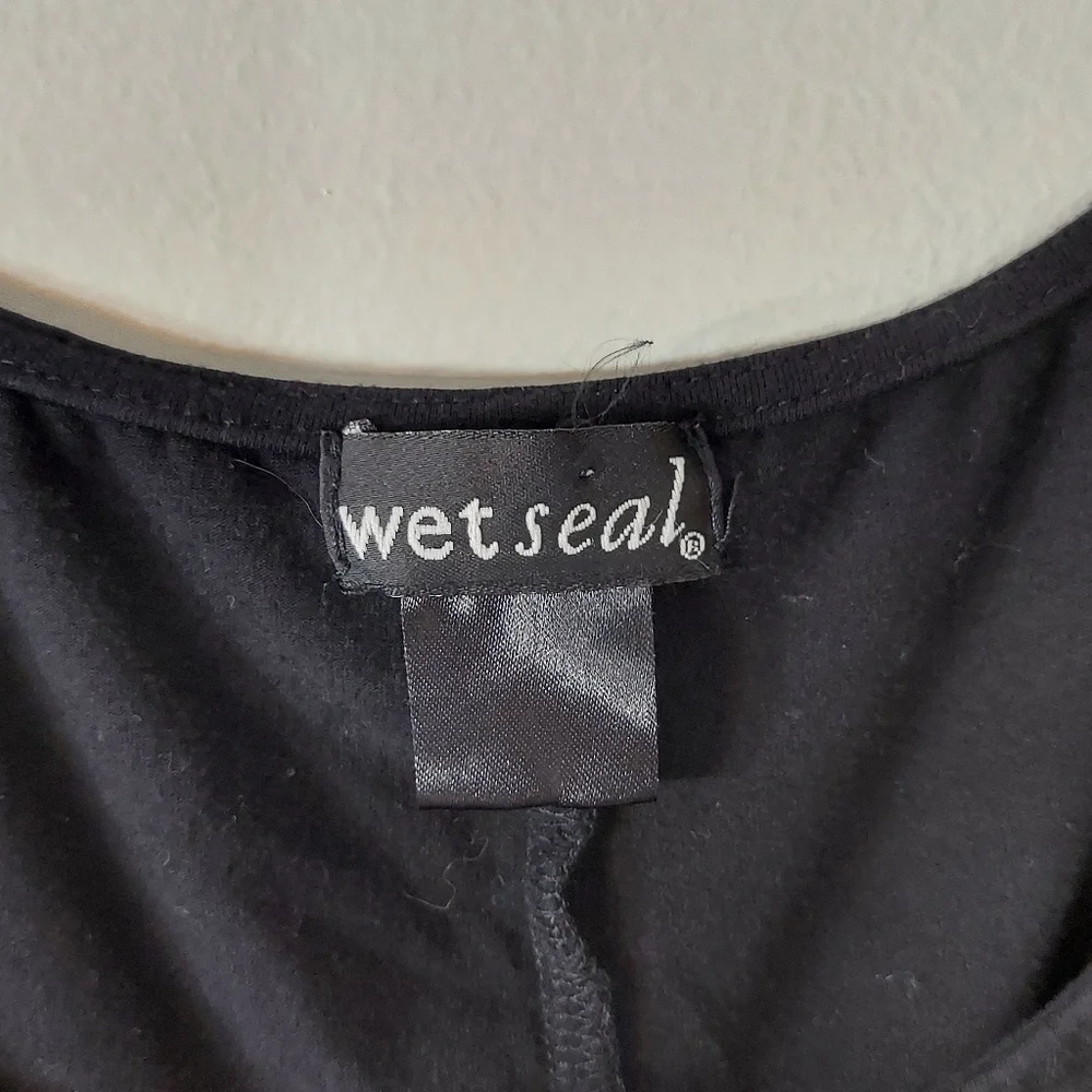 WetSeal Women's Black Tie Dye Bleached Shirt with Fun Fringe Cut Sleeves - Picture 7 of 15